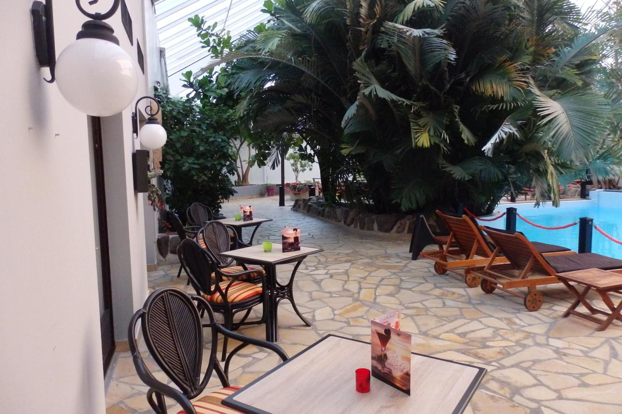 Tropical Hotel ดูร์บี ภายนอก รูปภาพ