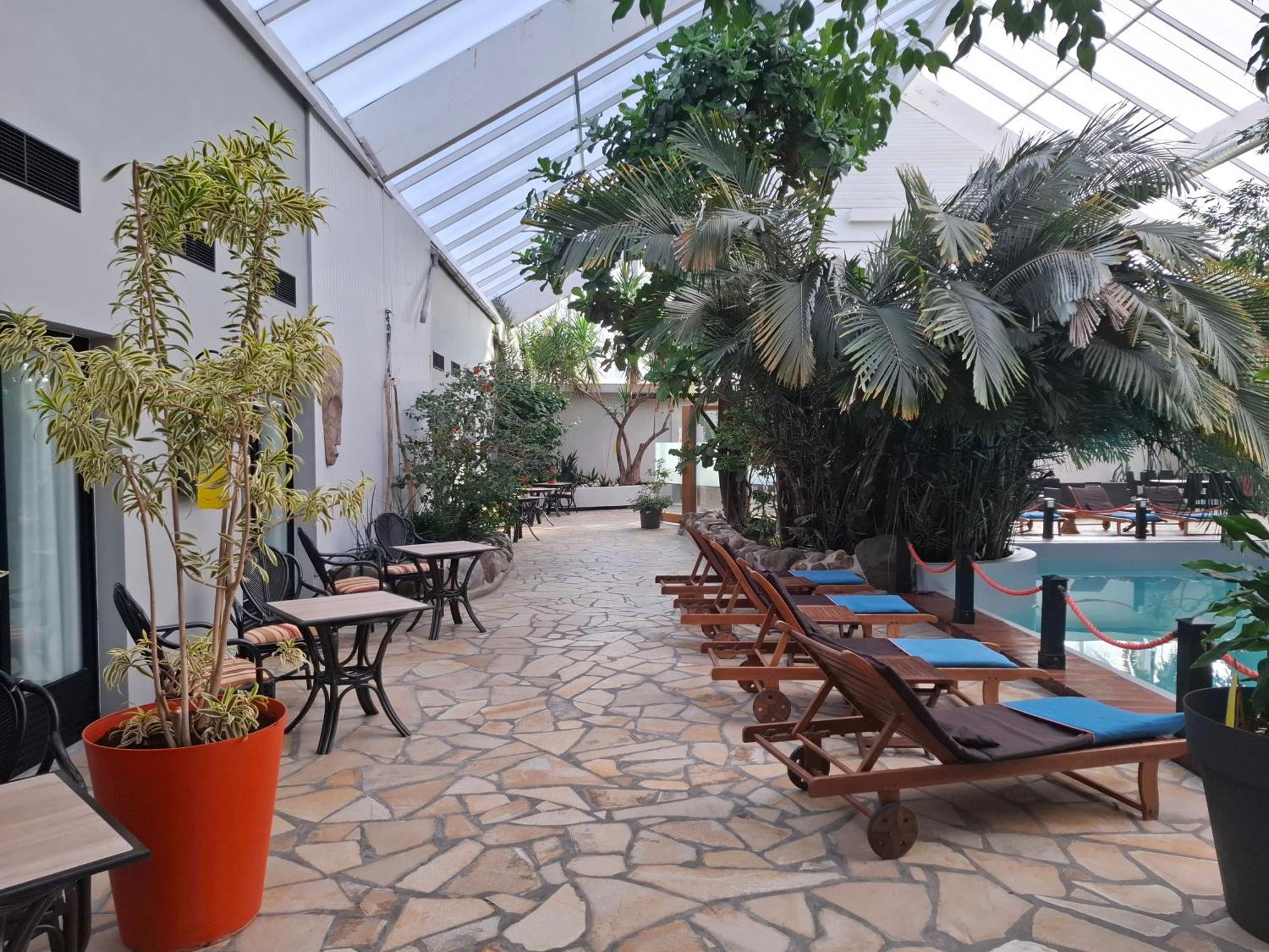 Tropical Hotel ดูร์บี ภายนอก รูปภาพ